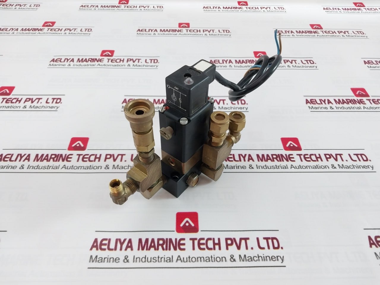 Burkert 0331 C 5/32 Fkm Br Dual Solenoid Valve 24V Dc 8W