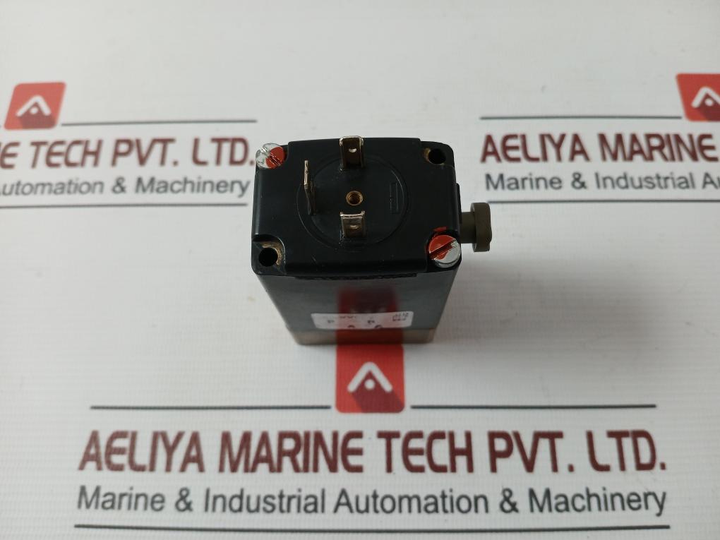 Burkert 0331 C 5/32 Fkm Br Solenoid Valve 72 Psi, 24V Dc 8W 00458995