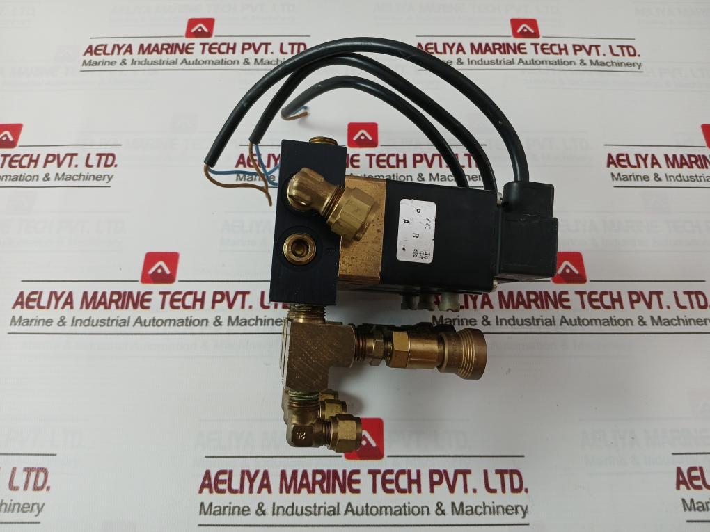 Burkert 0331 C 5/32 Fkm Br Solenoid Valve Assembly W34Lp 24Vdc 8W 72Psi