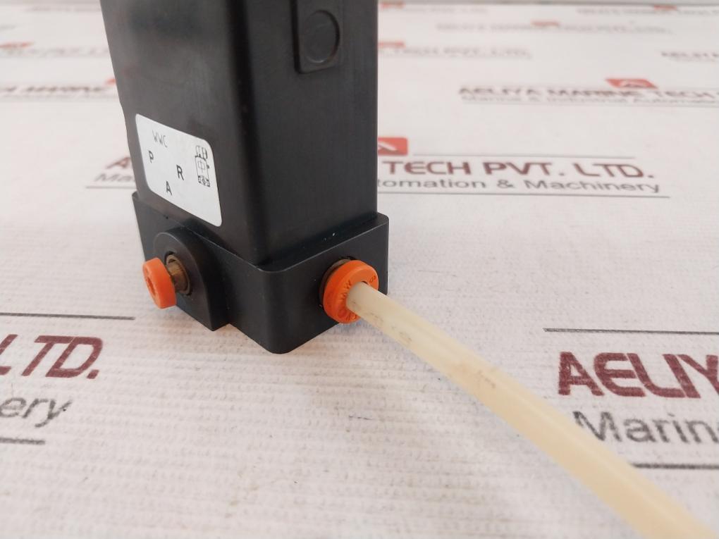 Burkert 5330 C 2,5 Fkm Ps Pneumatic Solenoid Valve 208-240V 60Hz 8W 00167639