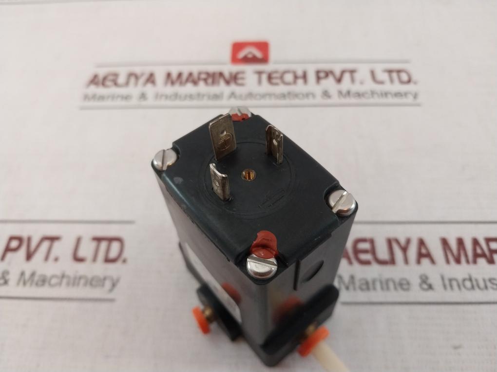 Burkert 5330 C 2,5 Fkm Ps Pneumatic Solenoid Valve 208-240V 60Hz 8W 00167639