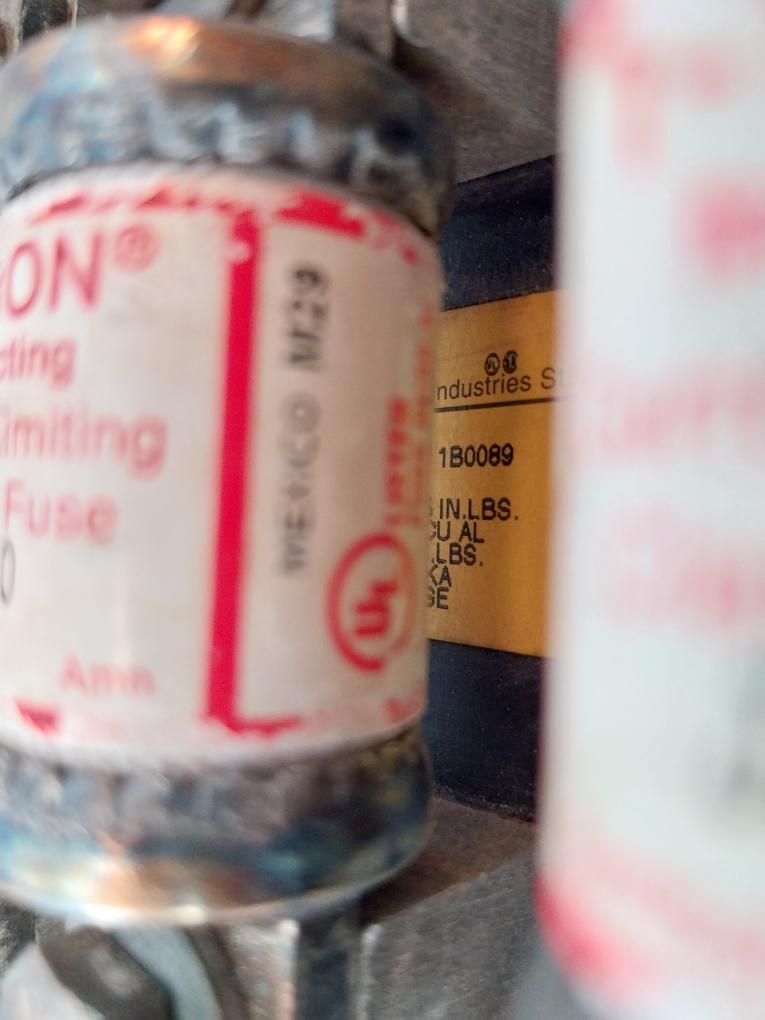 Bussmann 1B0089 Class T Modular Fuse Block 600v 200a W/ T-TRON JJS-150 Fuse