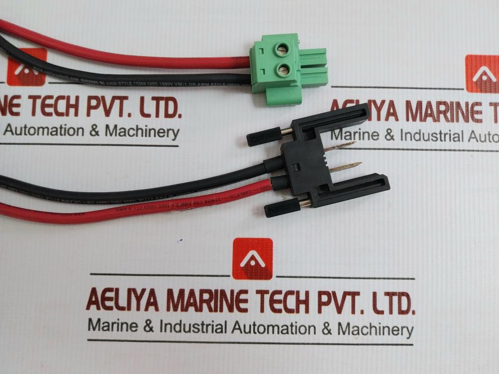 Cableco Power Distribution Cable With Connector Plug 1.5 Meter 219058
