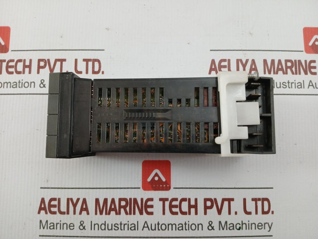 911.129 Series 9000 Temperature Controller Relay 230V Cal Controls