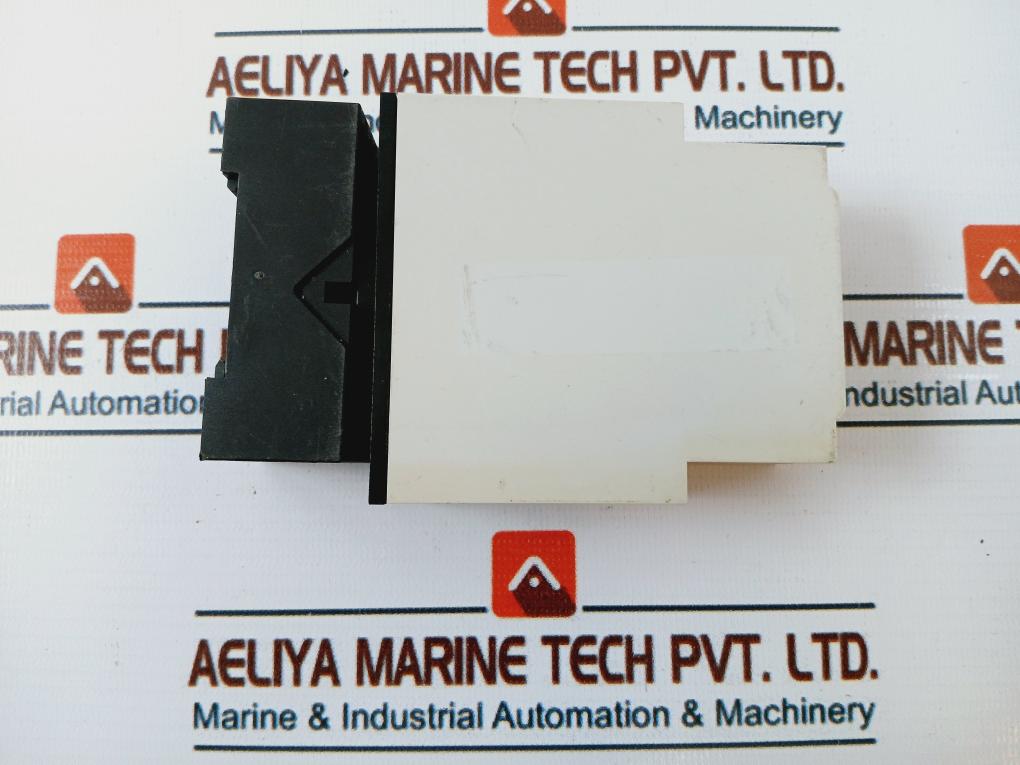 Carlo Gavazzi Pua01Cb23500V Voltage & Current Relay W/ Base 50/60Hz