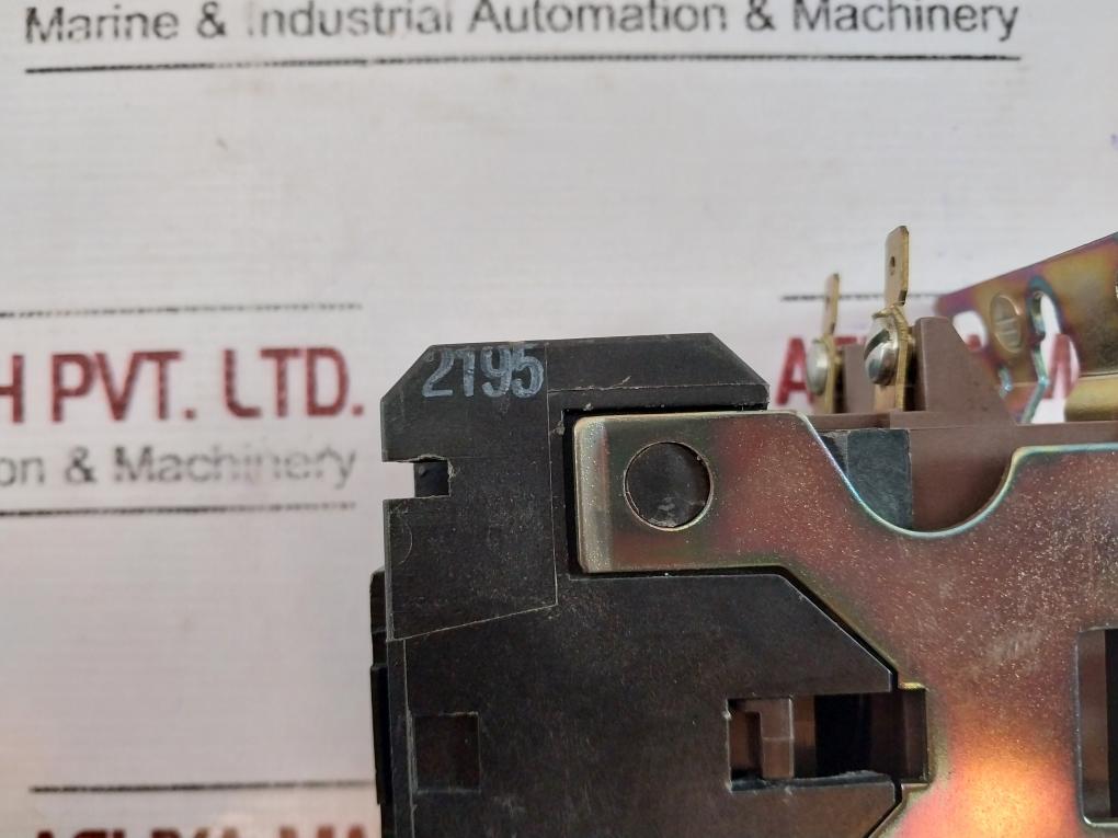 Carrier Transicold 10-00304-32 Contactor 15 Amp , 24V 50-60Hz