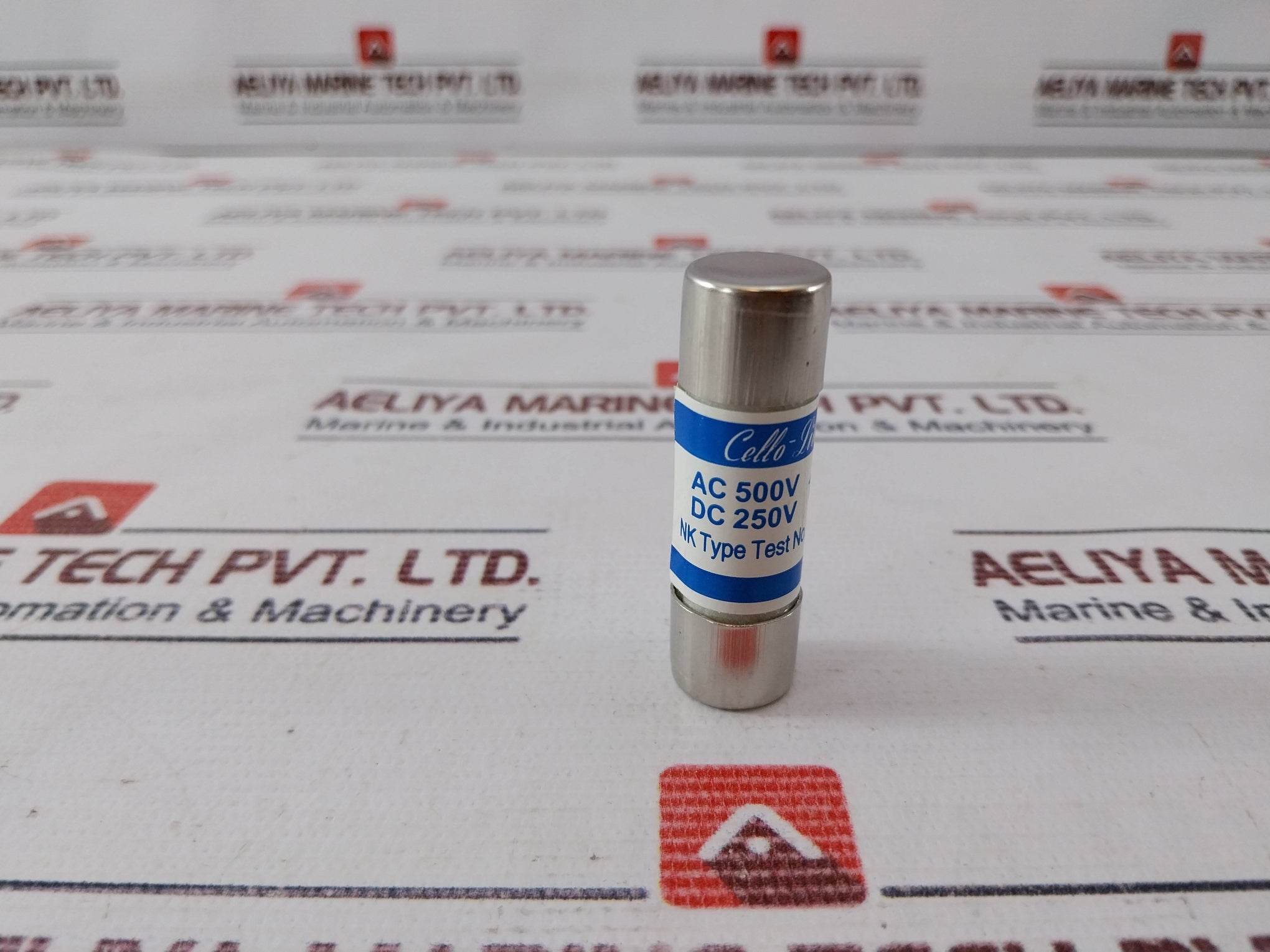 Lot of 6X Cello-lite Fuse UC1 68T103