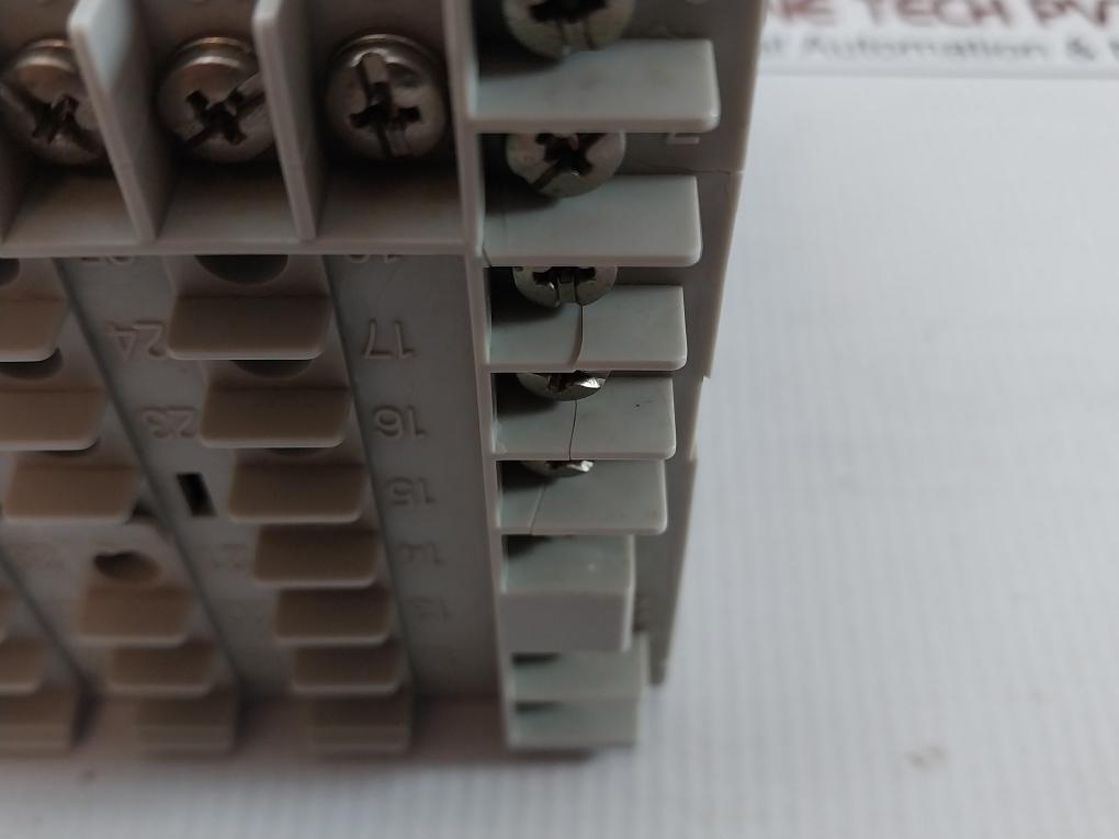 Db1030B000-g0D Digital Controller Chino 24V Dc/Ac 50/60Hz