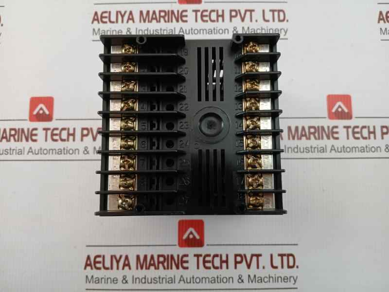 Chromalox 100-240Vac Temperature And Process Controller 65˚C 2104-ro100