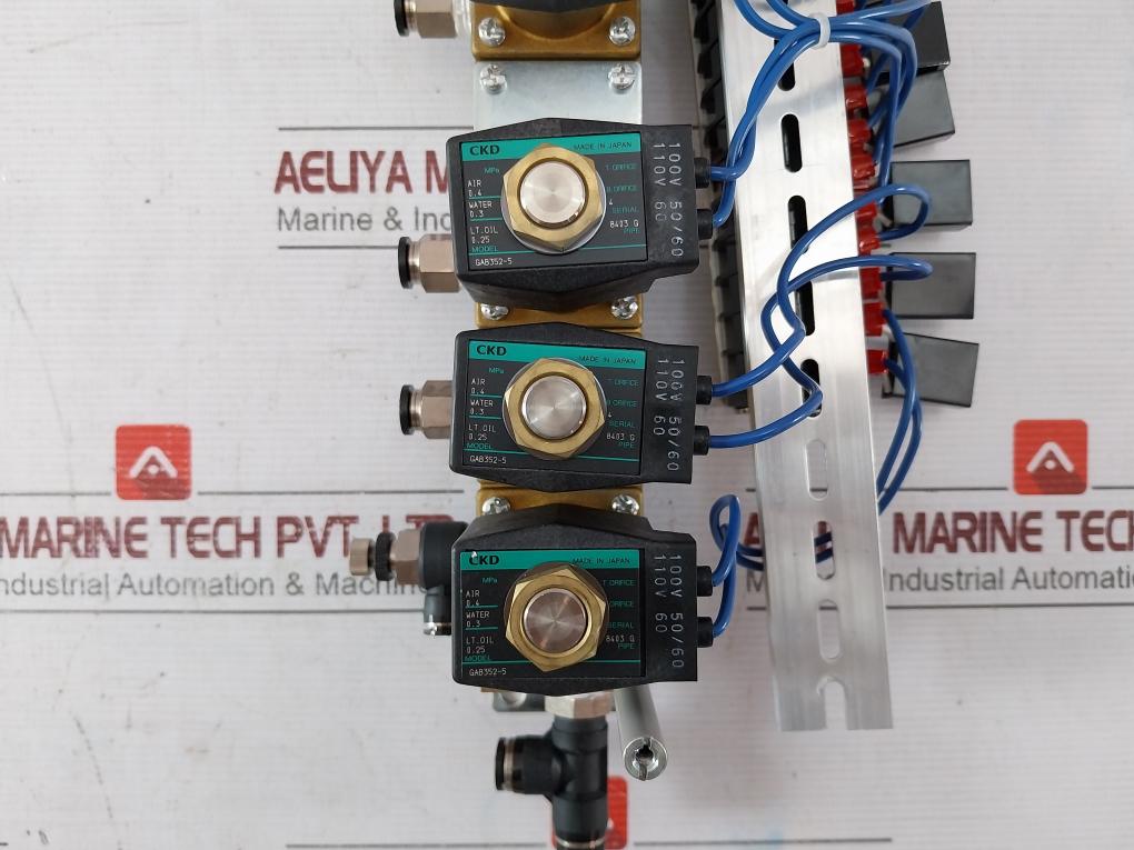 Ckd Gab352-5 Solenoid Valve Manifold Assembly 100V 50/60