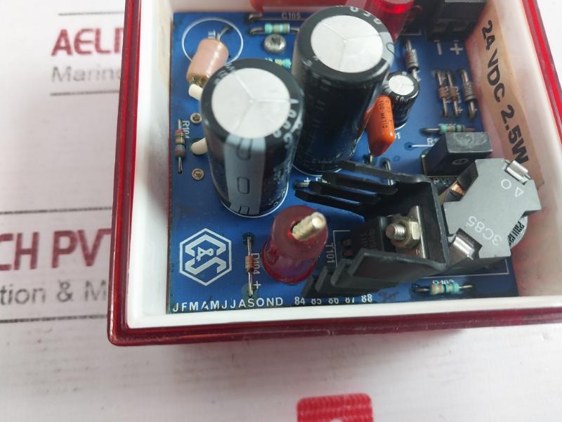 Clifford & Snell Flashing Light 24Vdc 2.5W (Housing Minor Damaged)