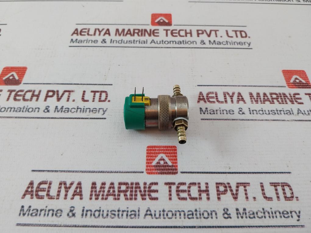 Clippard Cs-2532 Manifold Mount Valve With Threaded Top Port