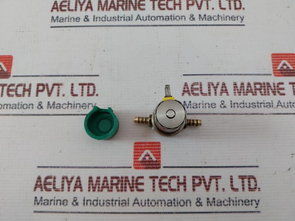 Clippard Cs-2532 Manifold Mount Valve With Threaded Top Port