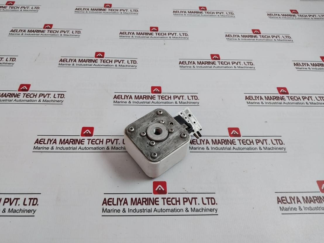 Cooper Bussmann 170M6458 High Speed Square Body Fuse 500A 690V 2A 250Vac