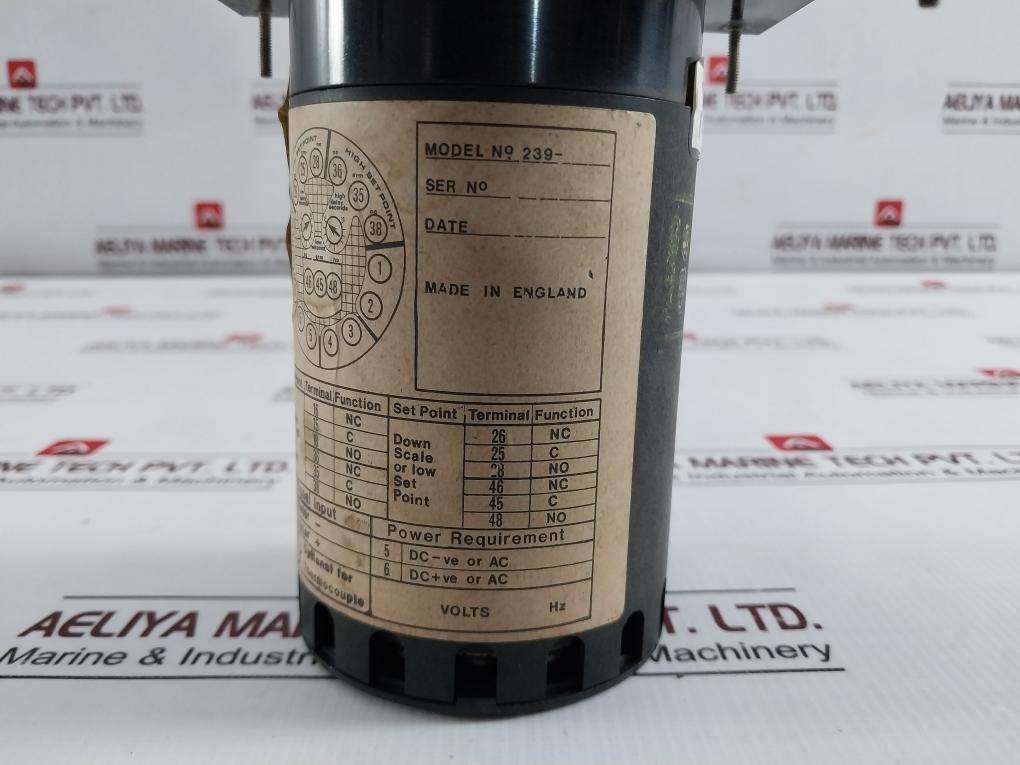 Crompton 239-301A-rxrx Meter Relay 300Aw D7 0-300 A-c Volt