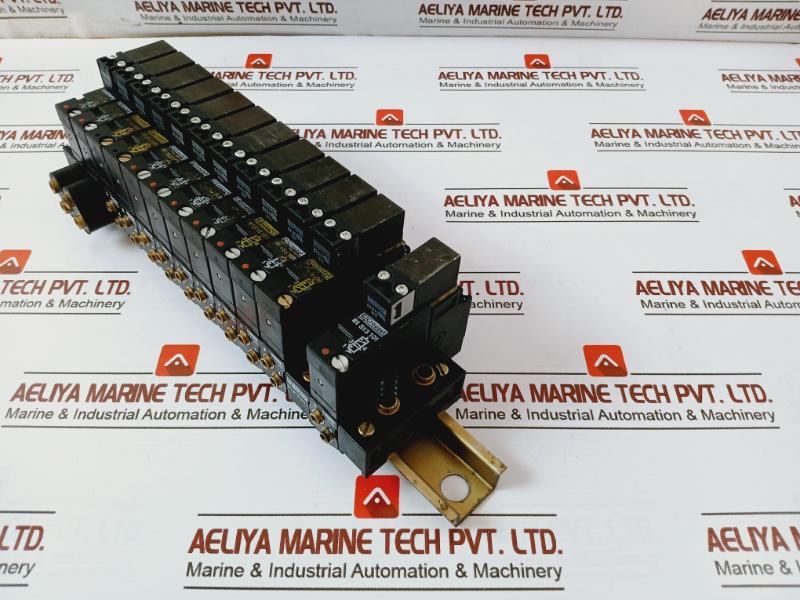 Crouzet 81519 Pneumatic Solenoid Valve W/ 81 513 101/600/151/201/001/060