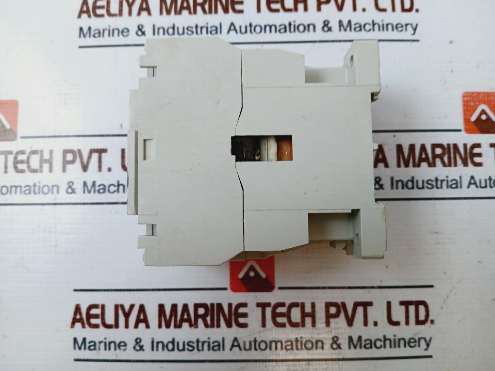 Cutler-hammer Ce15Cn3 Contactor 3-phase Series B1 50/60Hz