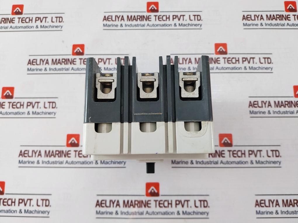 Cutler-hammer Hmcp070M2 3 Pole Circuit Breaker Ser: C