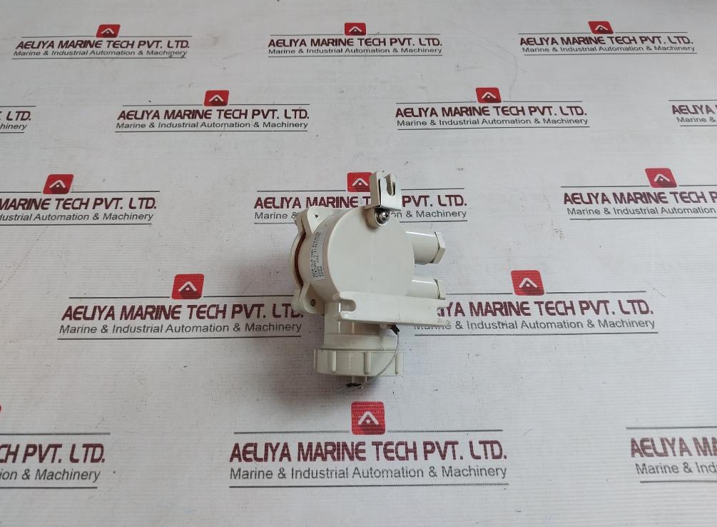 Czks202-3 Marine Nylon Socket With Switch 250V 10A 1144/2/Fs Ip56