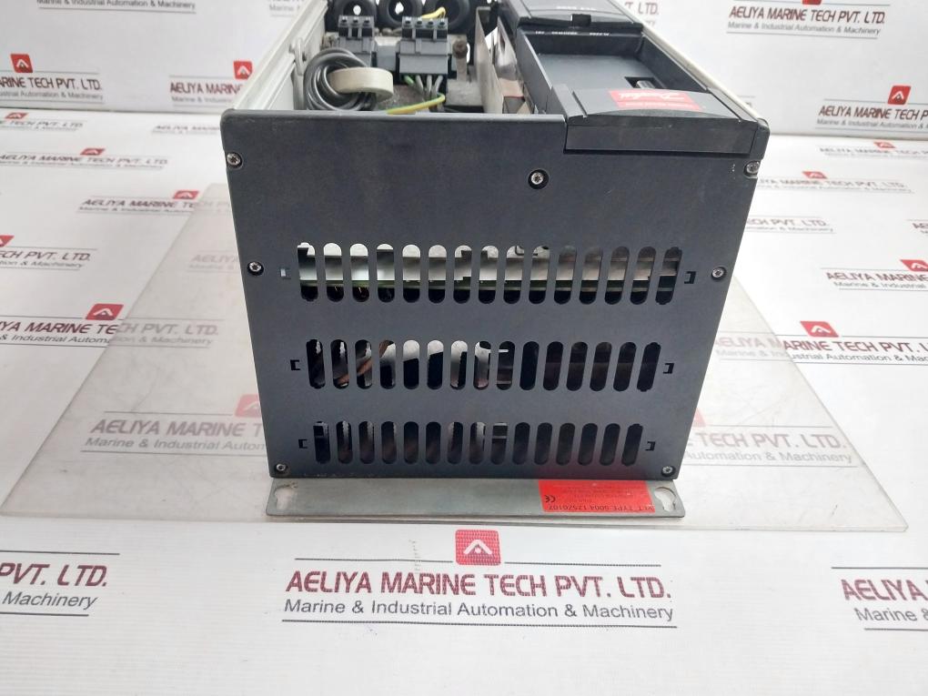 Danfoss 5004 175Z0107 Variable Speed Drive 3X200-240V 50/60Hz 9.5A Tp100