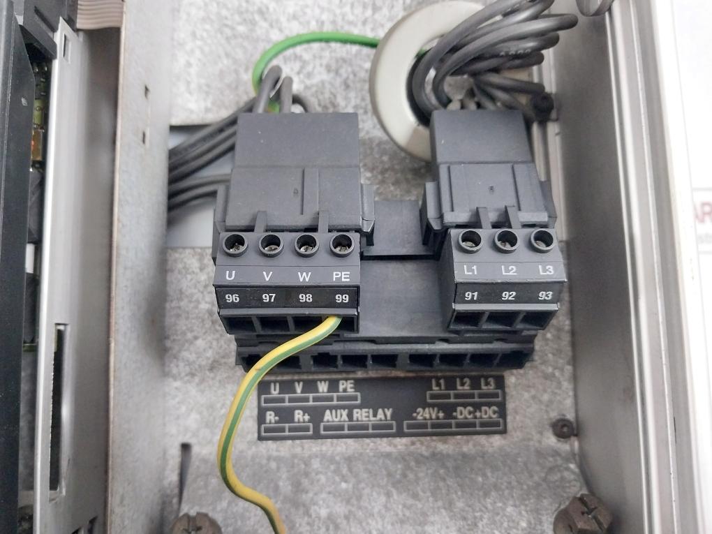 Danfoss 5004 175Z0107 Variable Speed Drive 3X200-240V 50/60Hz 9.5A Tp100