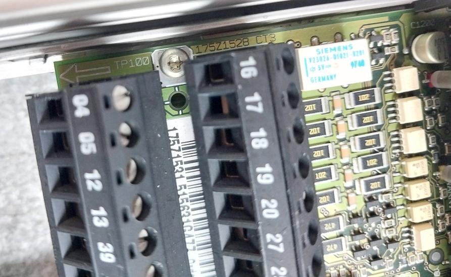 Danfoss 5004 175Z0107 Variable Speed Drive 3X200-240V 50/60Hz 9.5A Tp100