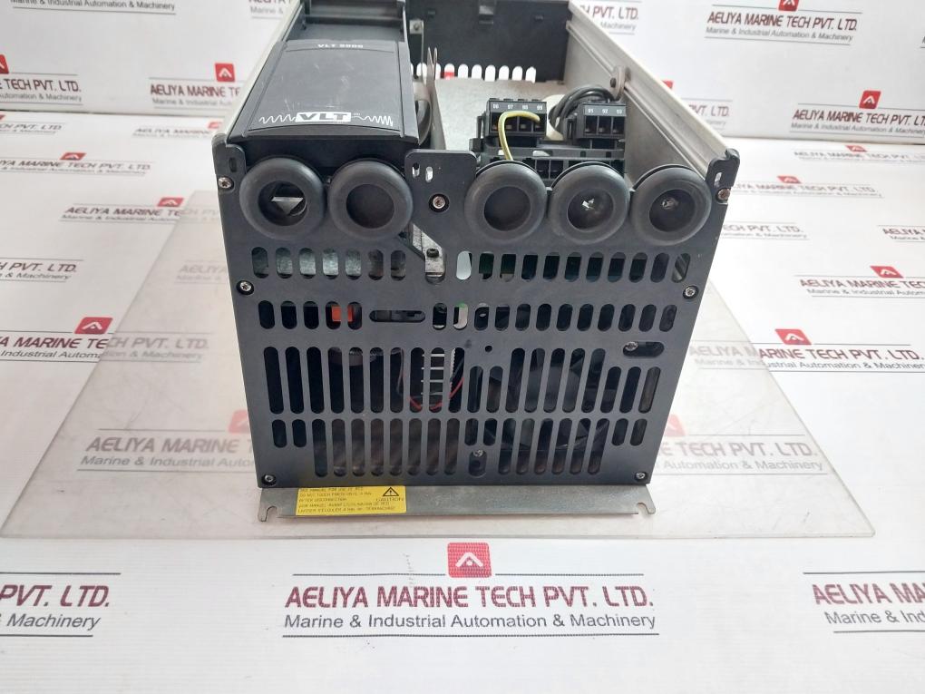 Danfoss 5004 175Z0107 Variable Speed Drive 3X200-240V 50/60Hz 9.5A Tp100