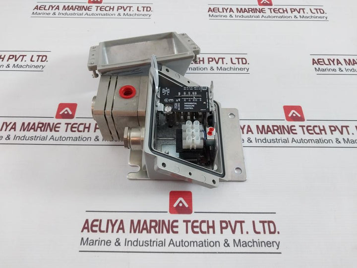 Danfoss Cas 155 Differential Pressure Switch 060-313066 Ip67 0.1A 250V 0.1 Bar