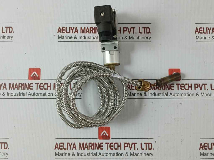 Danfoss Heavy Duty Temperature Control Thermostat Switch 130˚C 2M Part No: Mbc 8100