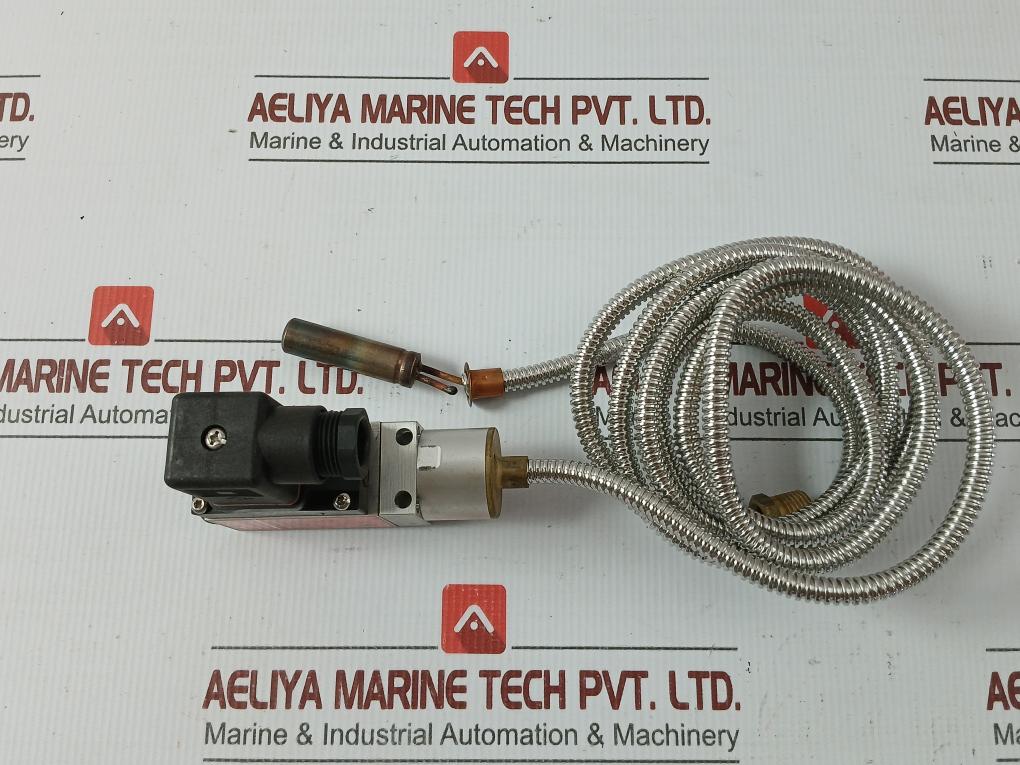 Danfoss Heavy Duty Temperature Control Thermostat Switch 130?C 2M Part No: Mbc 8100