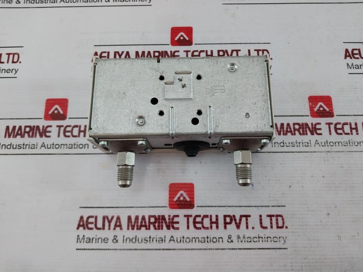 Danfoss KP 15 Dual Pressure Control Switch 10 TO 55 PSI A0858-02 8-32 Bar