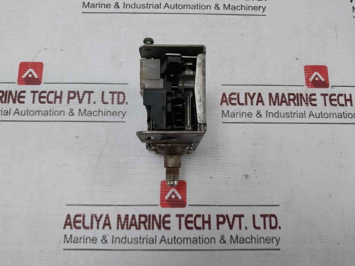 Danfoss Kp1 Pressure Switch Pb 17 Bar/Mwp 245 Psig Ac 15 10A