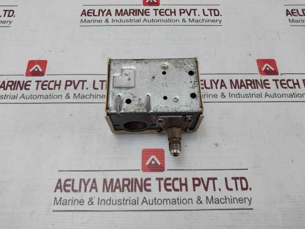 Danfoss Kp1 Pressure Switch Pb 17 Bar/Mwp 245 Psig Ac 15 10A