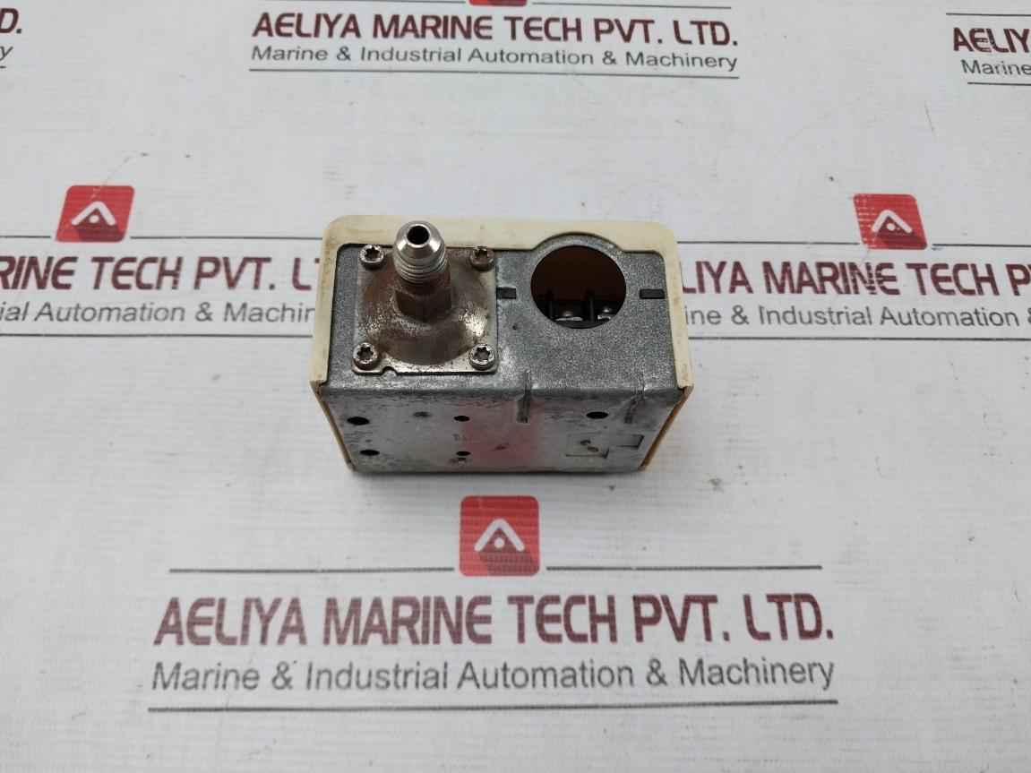 Danfoss Kp1 Pressure Switch Pb 17 Bar/Mwp 245 Psig Ac 15 10A
