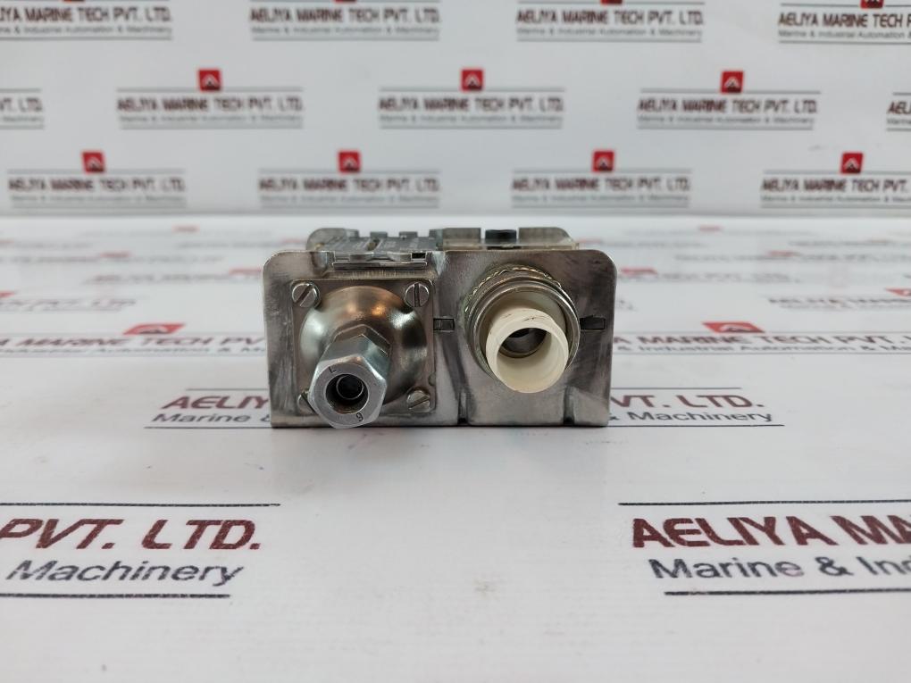 Danfoss Kp5 060-1173 Pressure Switch 8-28 Bar 100-400 Psig Pe