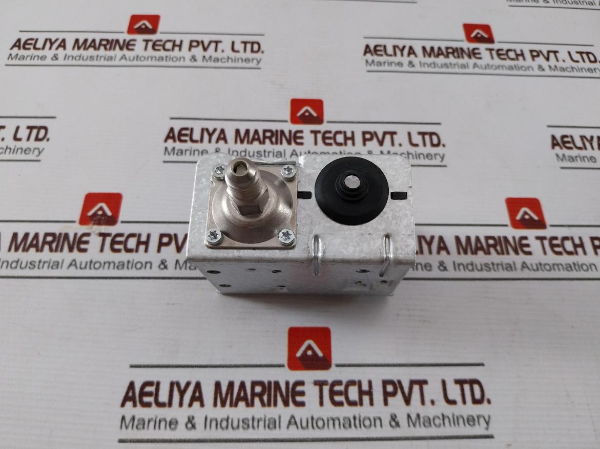 Danfoss Kp5 Pressure Switch 8-32 Bar Pe 100-465 Psig Reset Diff-3 Bar 43 Psi