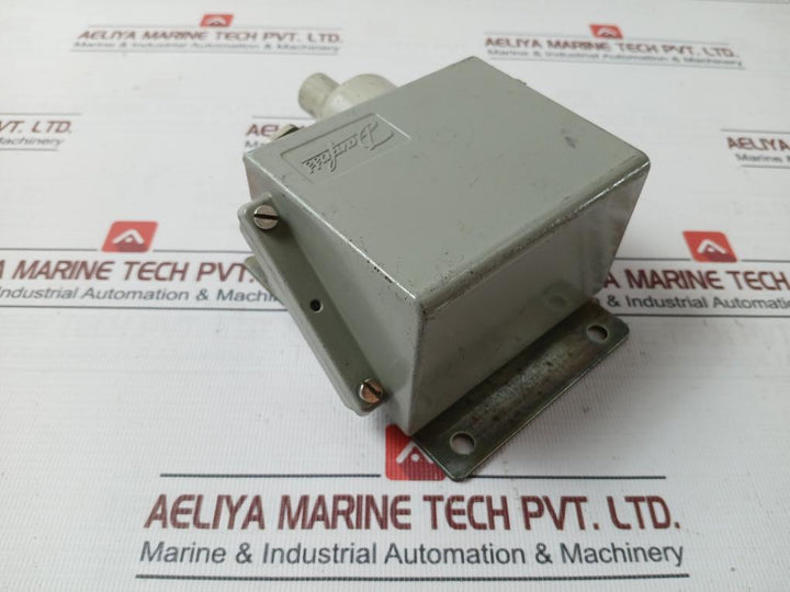 Danfoss Kps 33 Pressure Switch 0-3.5 Bar 10A 440V Ac 240V Dc
