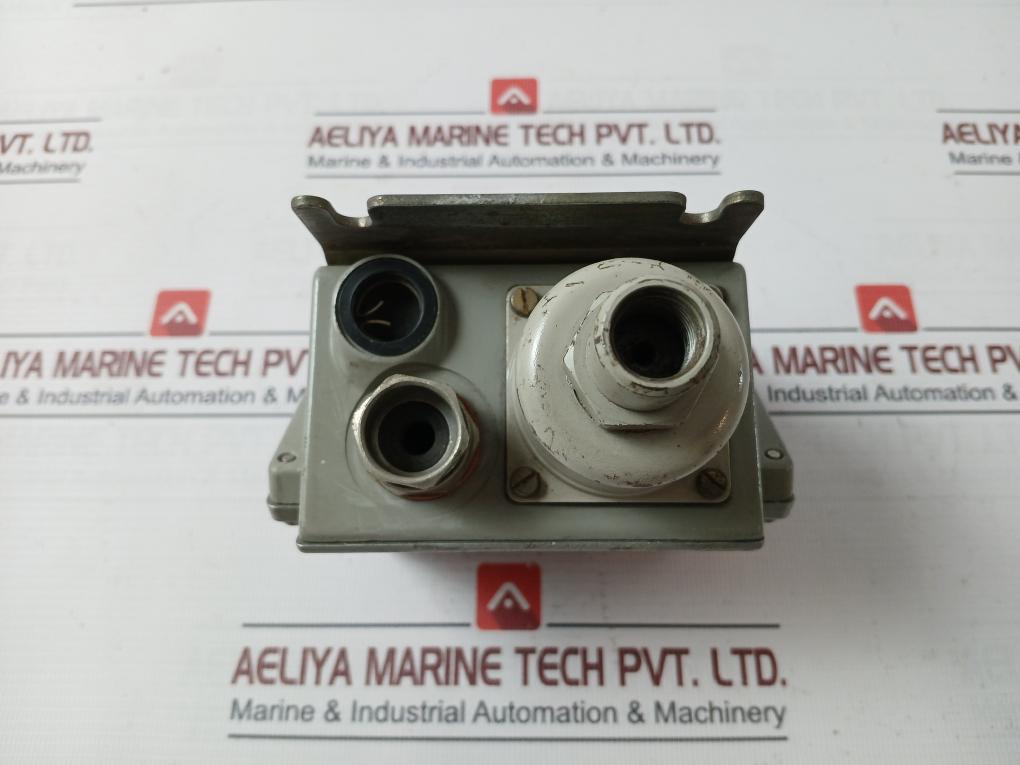 Danfoss Kps 33 Pressure Switch 0-3.5 Bar 10A 440V Ac 240V Dc