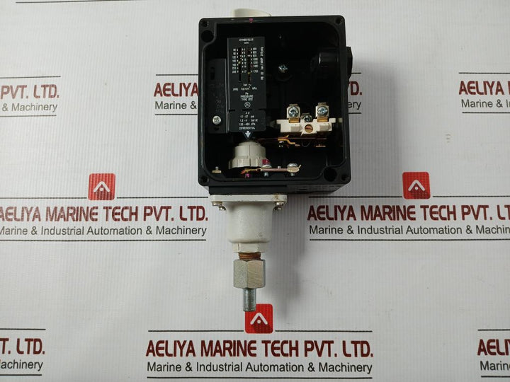Danfoss Mechanical Pressure Switch 4–17 Bar Rt5