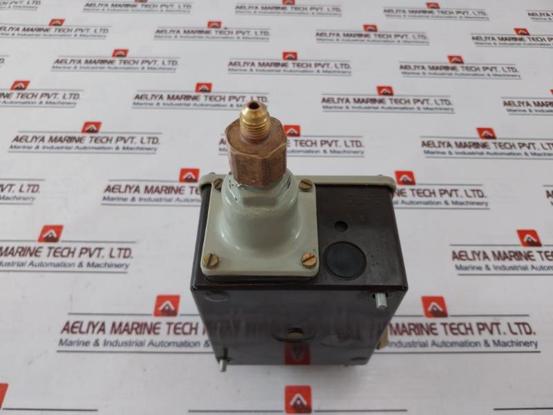 Danfoss Rt 117 Pressure Control Switch 17-5295 14-57 Psi 1-4 Bar