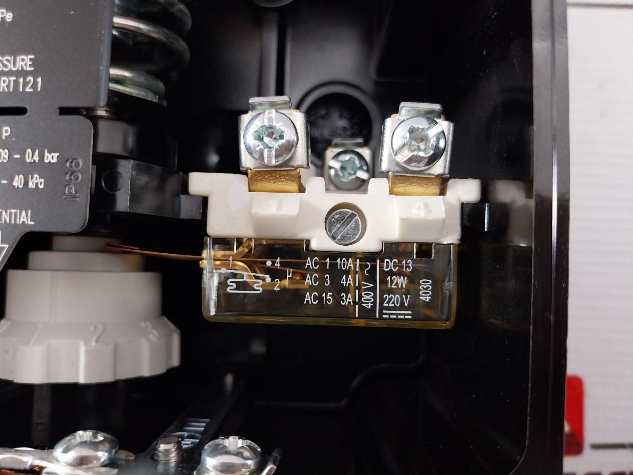 Danfoss Rt121 Pressure Switch Pb 7 Bar/Mwp 102 Psig 0-100 Kpa