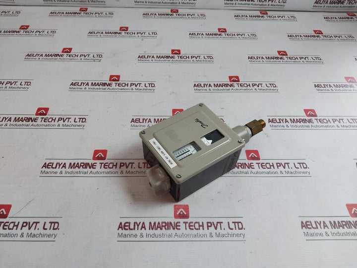 Danfoss Rt 200 Pressure Switch 017A1692, 017-4030 12W 12-220V 0.2-6 Bar 3-17 Psi