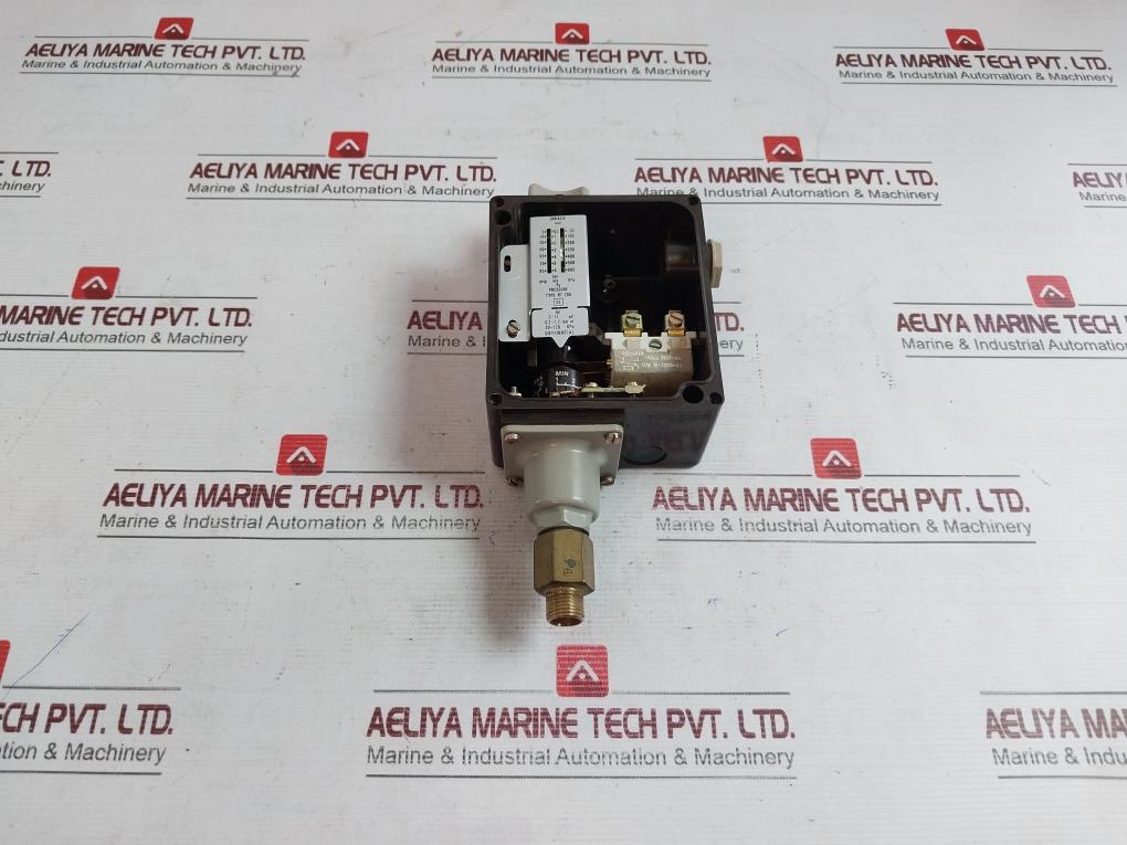 Danfoss Rt 200 Pressure Switch 017A1692, 017-4030 12W 12-220V 0.2-6 Bar 3-17 Psi