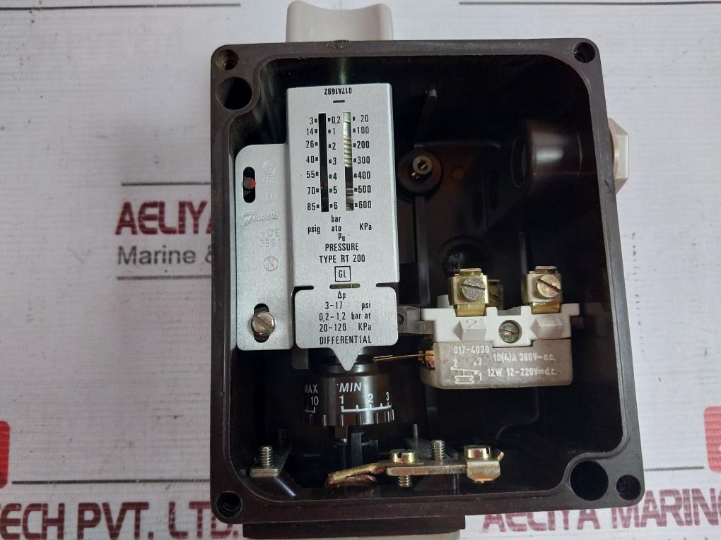 Danfoss Rt 200 Pressure Switch 017A1692, 017-4030 12W 12-220V 0.2-6 Bar 3-17 Psi