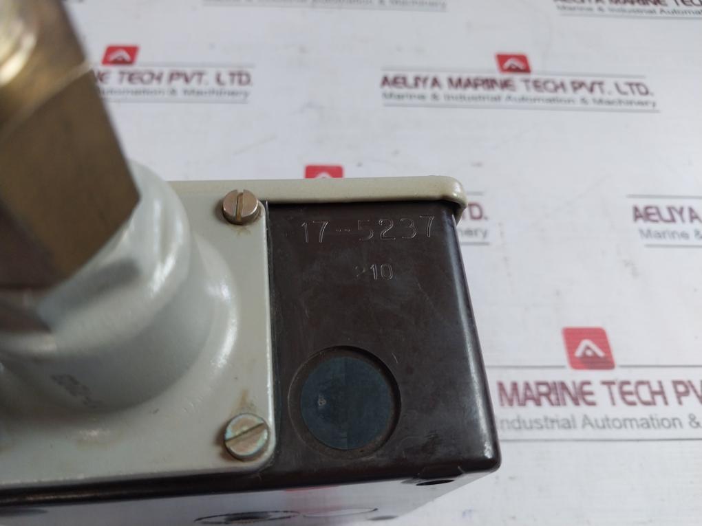 Danfoss Rt 200 Pressure Switch 017A1692, 017-4030 12W 12-220V 0.2-6 Bar 3-17 Psi