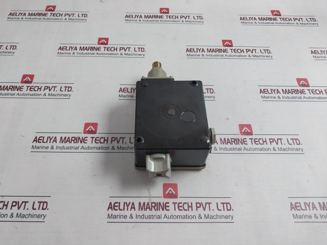 Danfoss Rt 200 Pressure Switch 12W 220Vdc Ip66 3.5-17 Psi