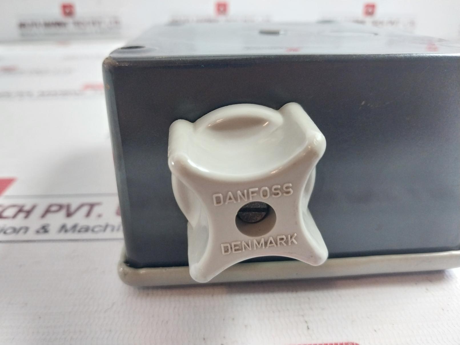 Danfoss Rt 200 Pressure Switch 12W 220Vdc Ip66 3.5-17 Psi