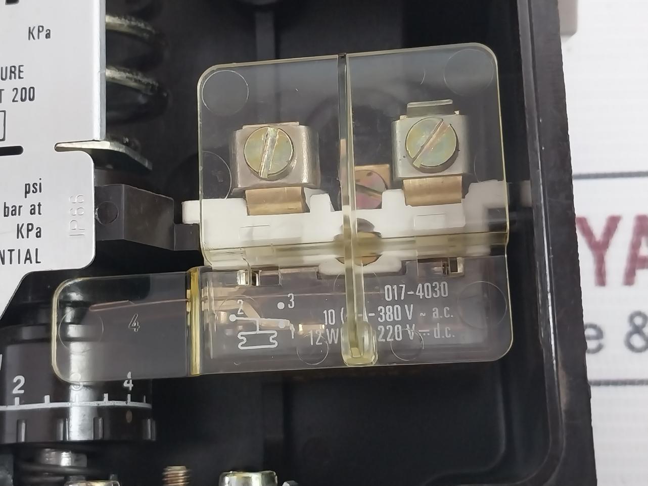 Danfoss Rt 200 Pressure Switch 12W 220Vdc Ip66 3.5-17 Psi