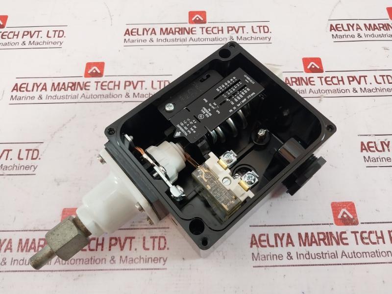 Danfoss Rt5 017A1694-01 Pressure Switch Ip66 60-240 Psig 4-17 Bar 400-1700 Kpa