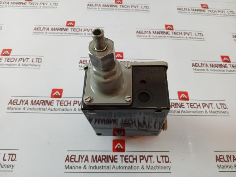 Danfoss Rt5 Differential Pressure Switch 17-5255 Ip66 60-240Psig 4-17Bar~ Kp/Cm2